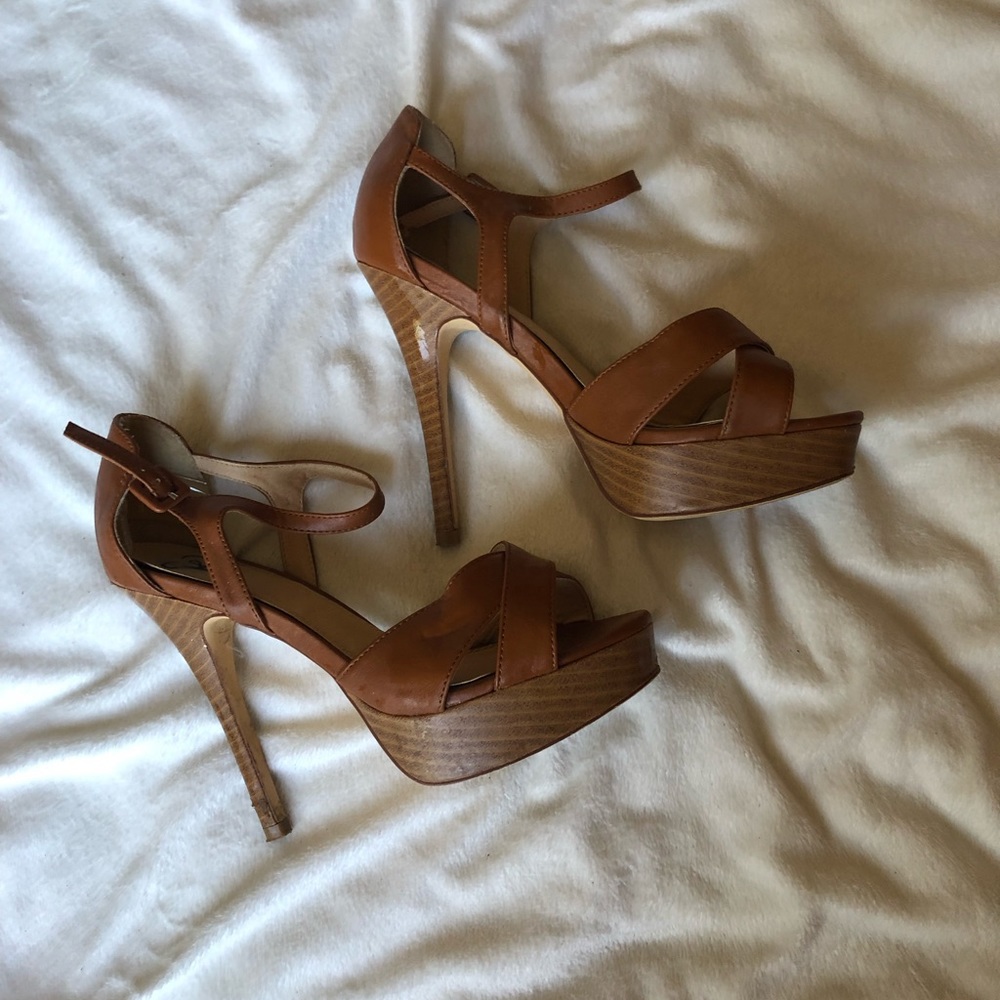 Windsor tan heels